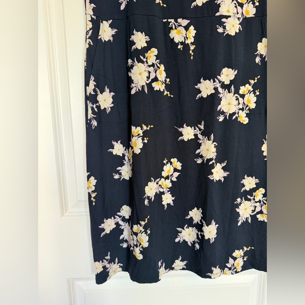 J. Jill Wearever Collection floral A-line dress in navy bloom with short sleeves - Picture 4 of 9